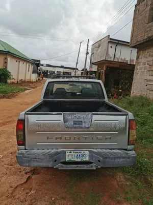 Nissan Frontier 2004 Gray