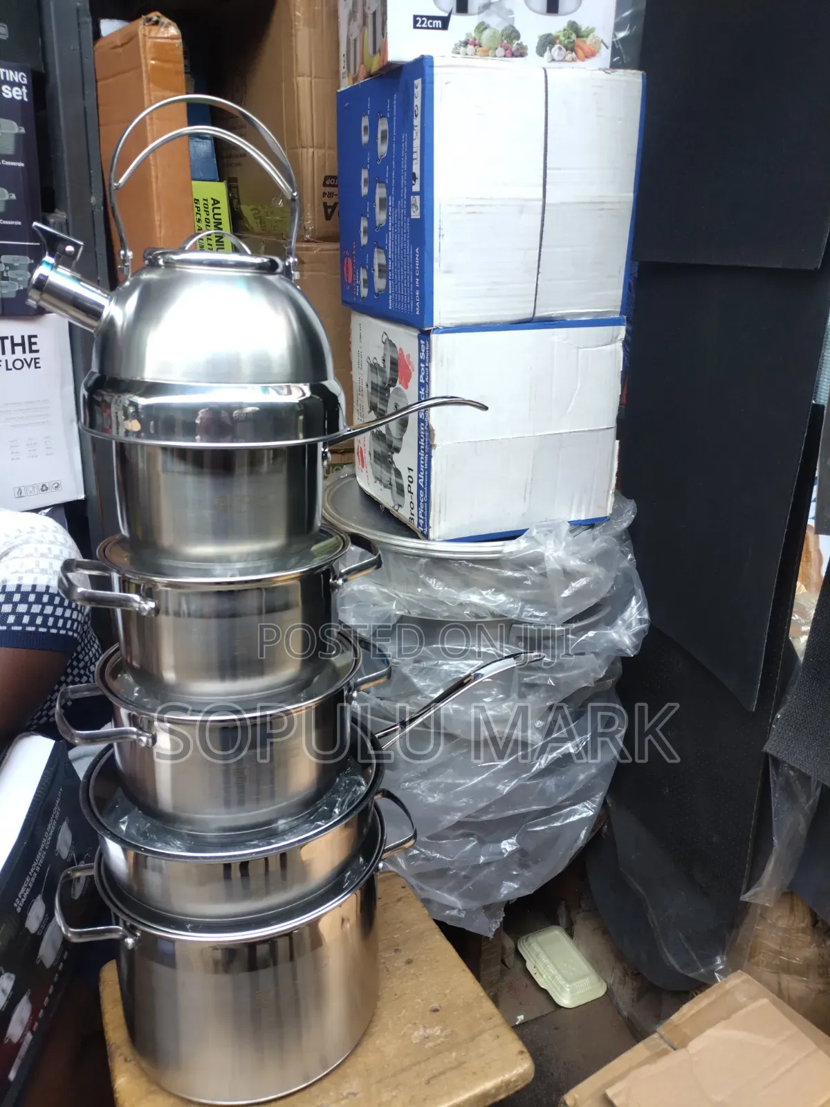 Stainless Cookware With Gold Design