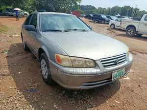 Toyota Camry 2000 Gray