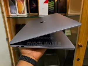 Laptop Apple MacBook Pro 2021 M1 16GB Intel Core i7 SSD 512GB
