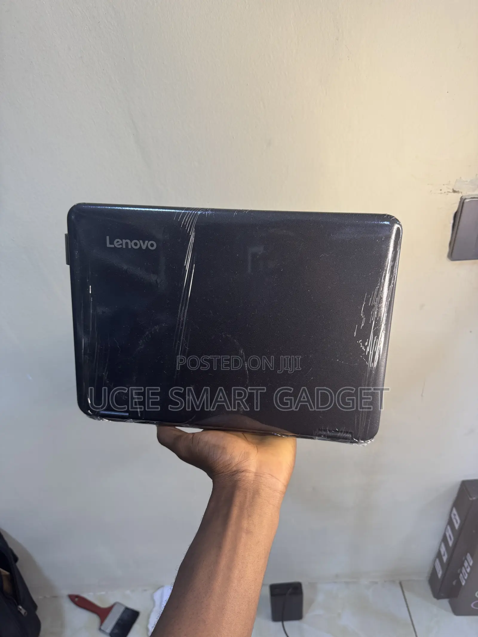 Laptop Lenovo 300e 4GB Intel Pentium eMMC 60GB
