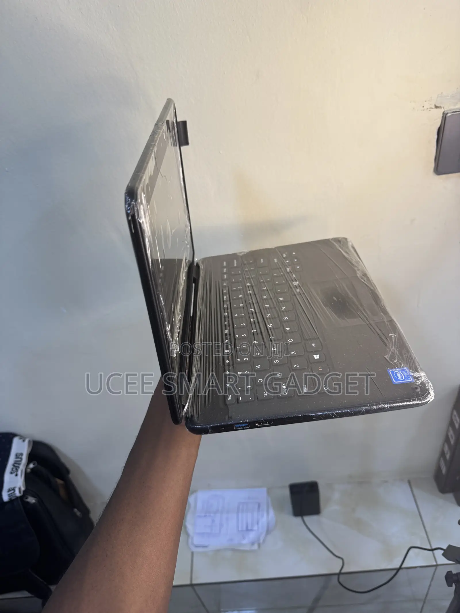 Laptop Lenovo 300e 4GB Intel Pentium eMMC 60GB