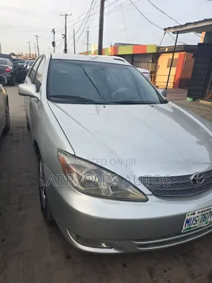 Toyota Camry XLE 4dr Sedan (2.4L 4cyl 4A) 2004 Silver