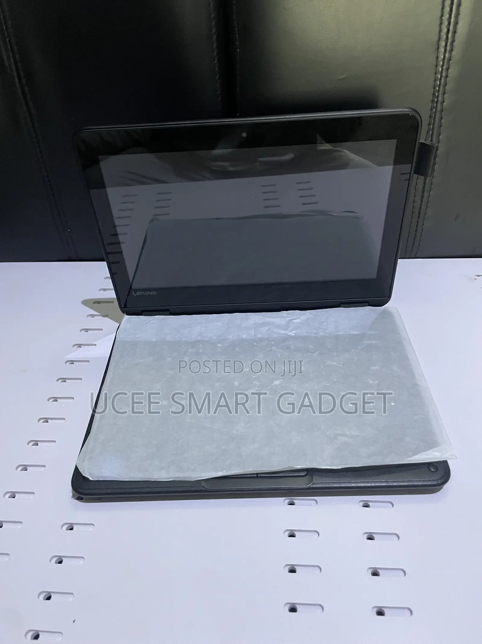 Laptop Lenovo 300e 4GB Intel Pentium eMMC 60GB