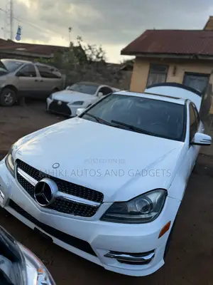 Mercedes-Benz C300 Sport 4Matic Sedan AWD (3.0L 6cyl 7A) 2011 White