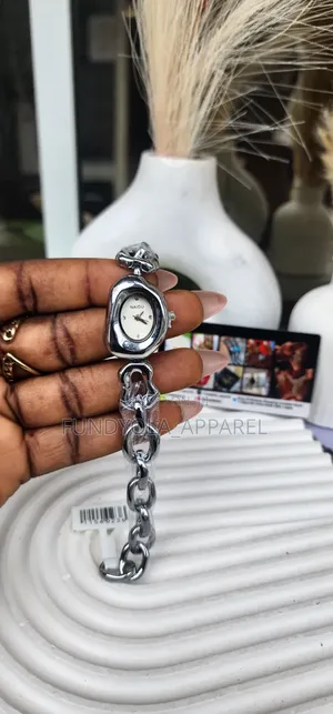 Abstract Oval Bracelet Wristwatch