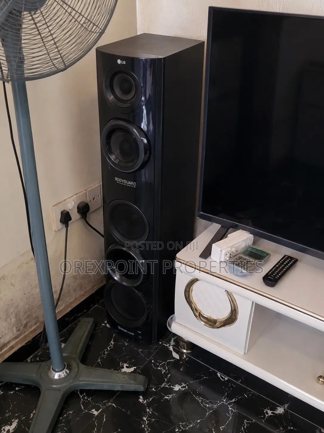 Ceramic TV Shelf
