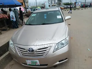 Toyota Camry Base 4dr Sedan (2.5L 4cyl 6M) 2010 Gray