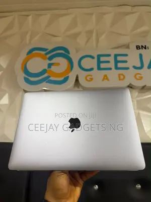 Laptop Apple MacBook Air 2020 8GB Intel Core i5 SSD 256GB