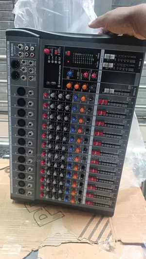 CT 12 Yamaha Mixer. 12 Channels