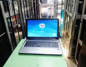 Laptop HP 15-ra003nia 8GB Intel Core i5 HDD 750GB