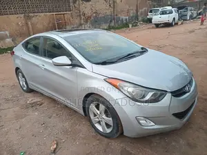 Hyundai Elantra GLS Sedan FWD (1.8L 4cyl 6A) 2013 Silver