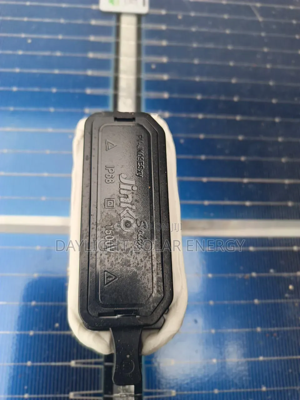 600watt Jinko Solar Panels