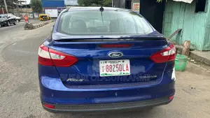 Ford Focus S 4dr Sedan (2.0L 4cyl 5M) 2014 Blue