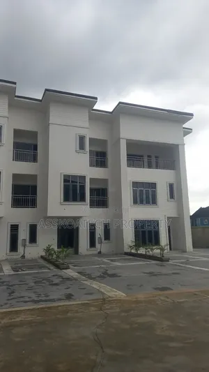 5bdrm Duplex in Lord Choosen, Obio-Akpor for sale