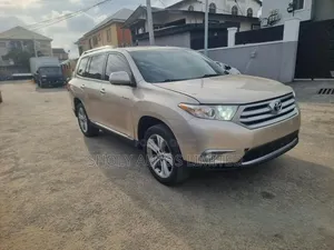 Toyota Highlander 2011 Gold