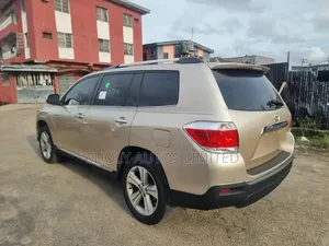 Toyota Highlander 2011 Gold