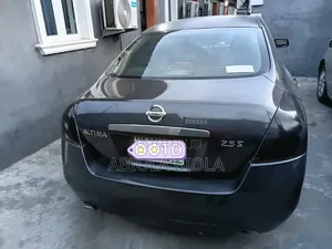 Nissan Altima 2011 Gray