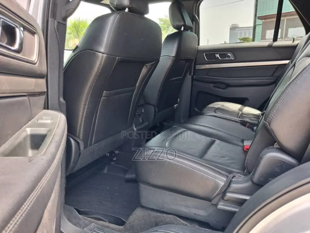 Ford Explorer 2018 Silver