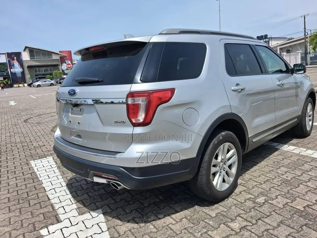 Ford Explorer 2018 Silver