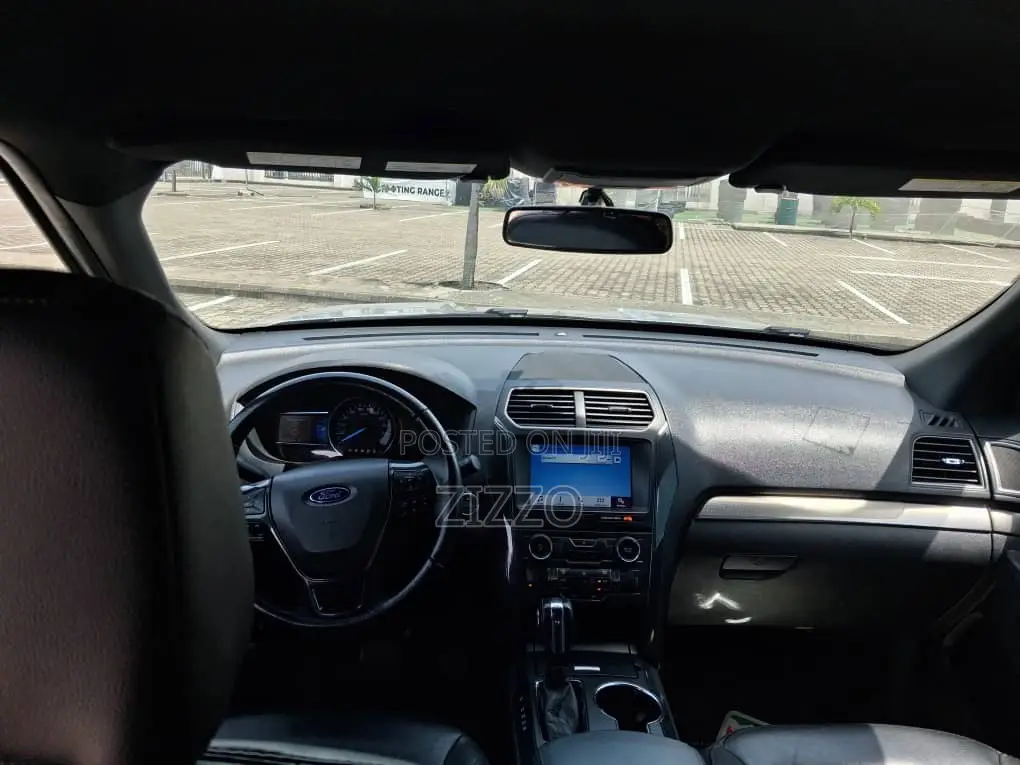 Ford Explorer 2018 Silver