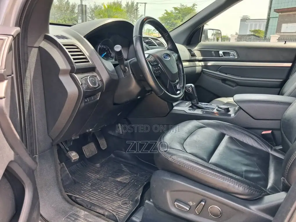 Ford Explorer 2018 Silver