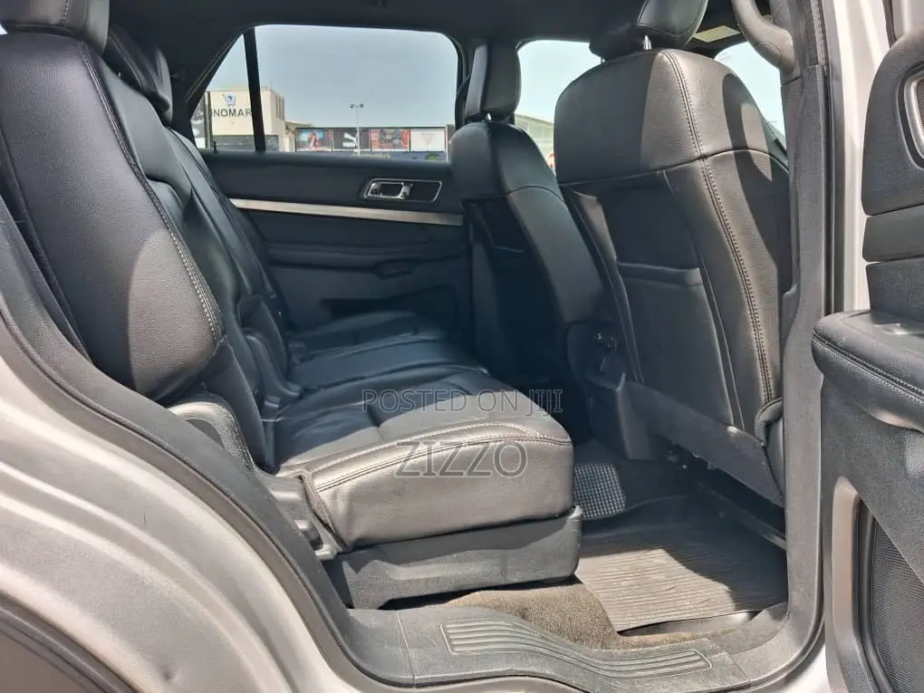 Ford Explorer 2018 Silver
