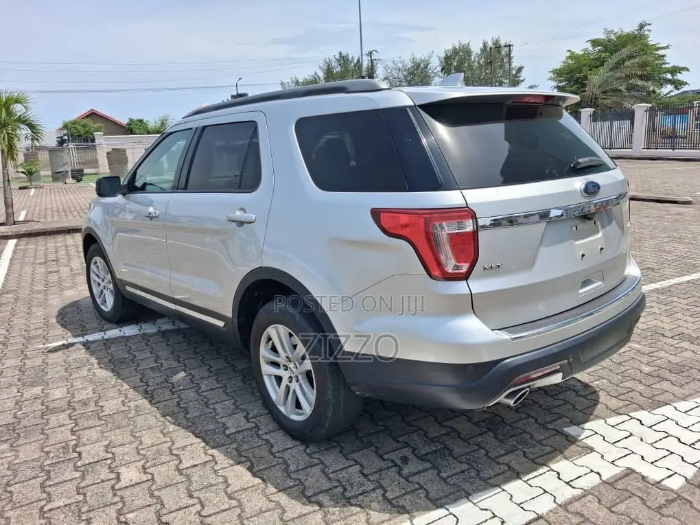 Ford Explorer 2018 Silver