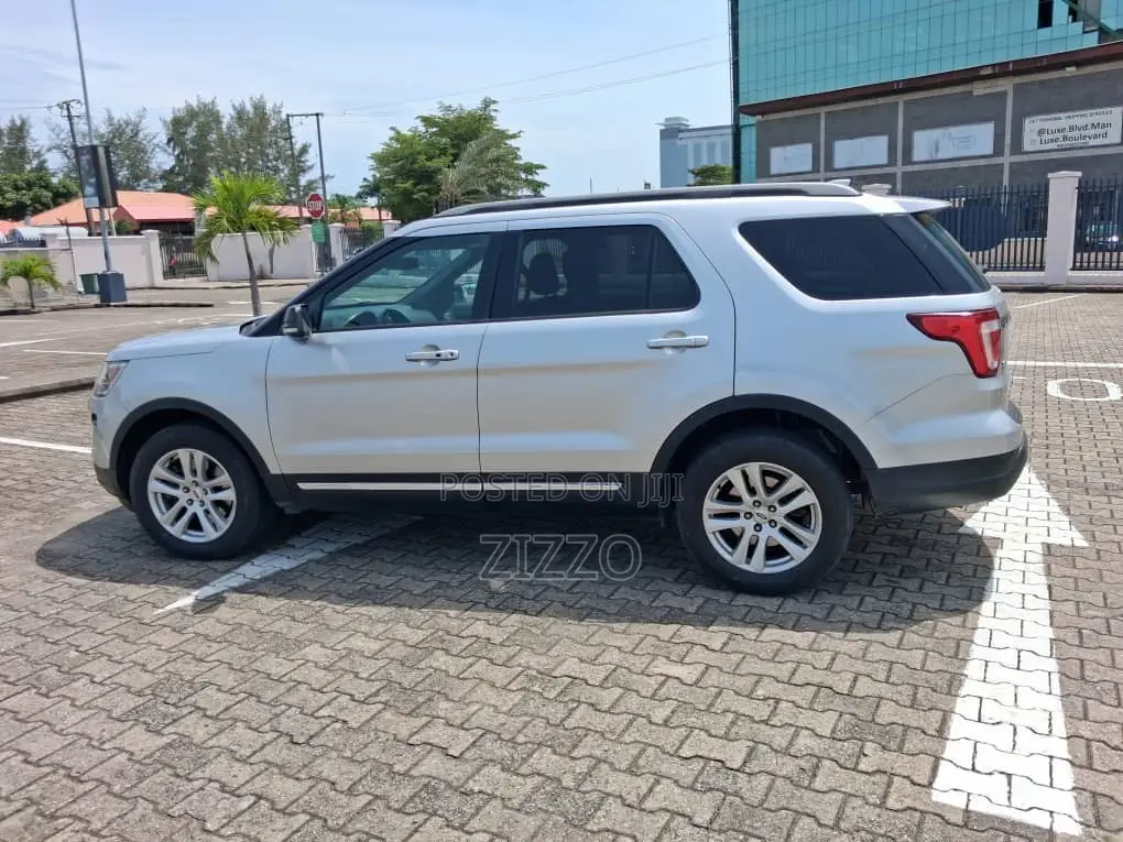 Ford Explorer 2018 Silver