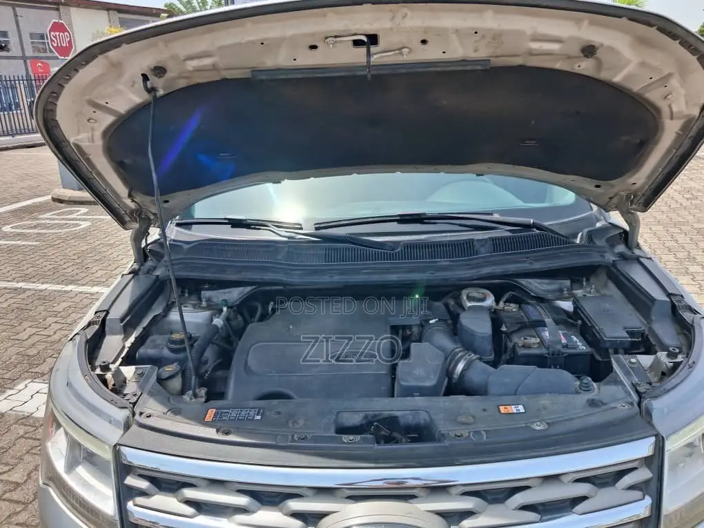 Ford Explorer 2018 Silver