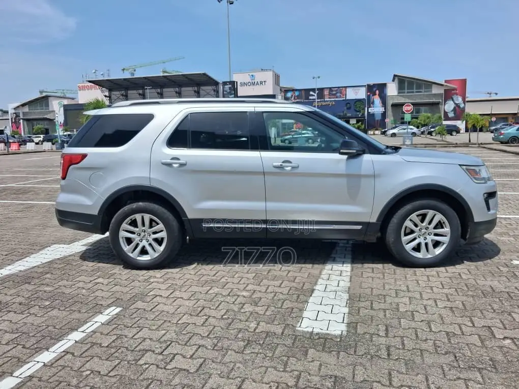 Ford Explorer 2018 Silver