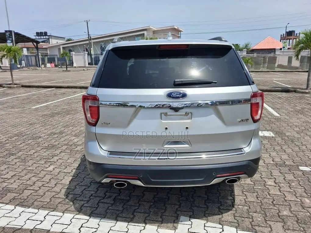Ford Explorer 2018 Silver