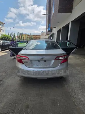 Toyota Camry SE 4dr Sedan (2.5L 4cyl 6A) 2012 Silver