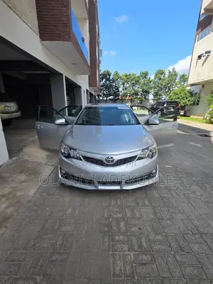 Toyota Camry SE 4dr Sedan (2.5L 4cyl 6A) 2012 Silver
