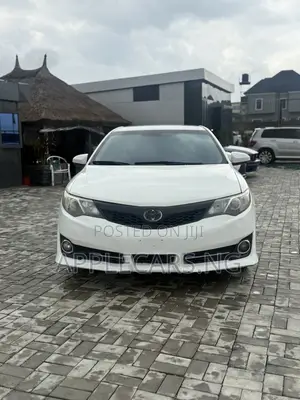 Toyota Camry SE 4dr Sedan (2.5L 4cyl 6A) 2013 White
