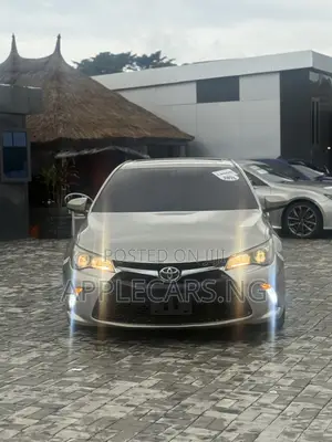 Toyota Camry XLE 4dr Sedan (3.5L 6cyl 6A) 2015 Gold