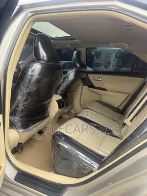 Toyota Camry XLE 4dr Sedan (3.5L 6cyl 6A) 2015 Gold