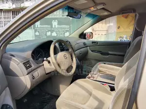 Toyota Sienna 2005 Gold