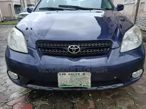 Toyota Matrix Hatchback FWD (1.8L 4cyl 5M) 2005 Blue