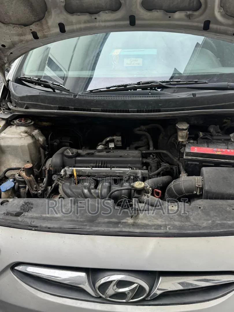 Hyundai Accent 2012 Silver
