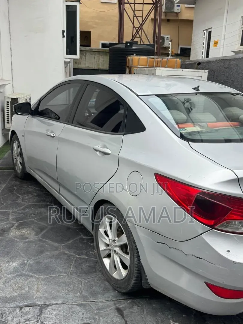 Hyundai Accent 2012 Silver