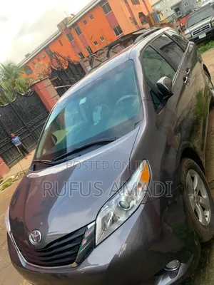 Toyota Sienna 2013 Brown