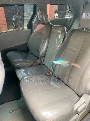 Toyota Sienna 2013 Brown