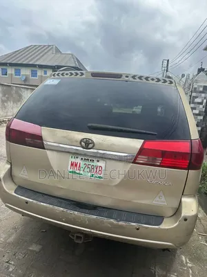 Toyota Sienna 2004 Gold