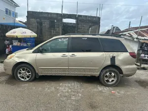 Toyota Sienna 2004 Gold