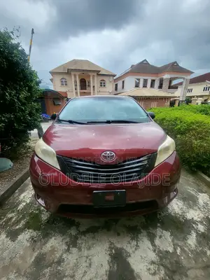 Toyota Sienna 2011