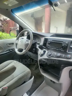 Toyota Sienna 2011