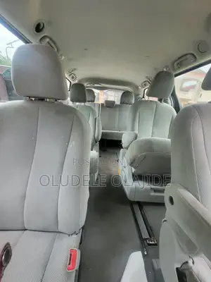 Toyota Sienna 2011