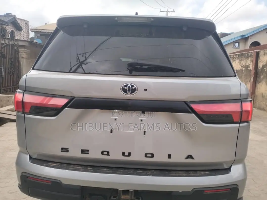 Toyota Sequoia 2024 Silver