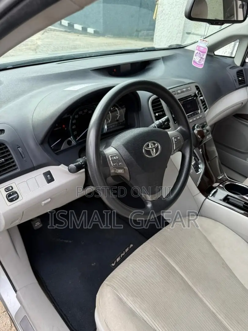 Toyota Venza V6 2012 Gray